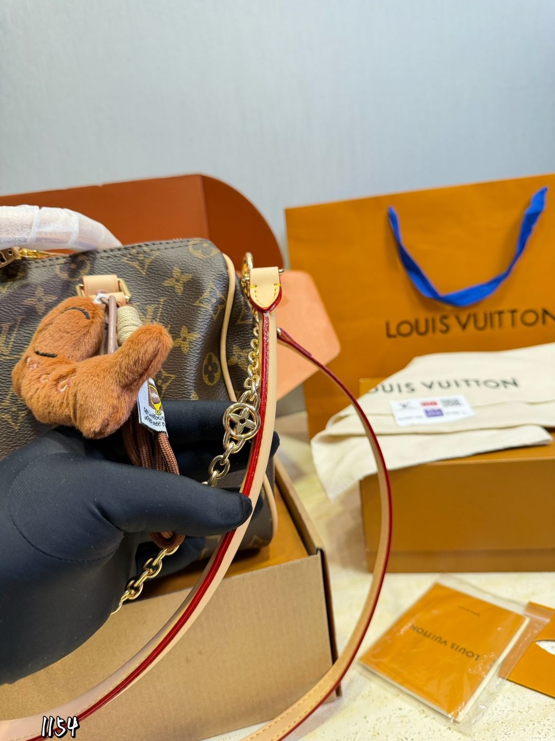 LV Speedy Bandoulière leather crossbody bag - Image 4