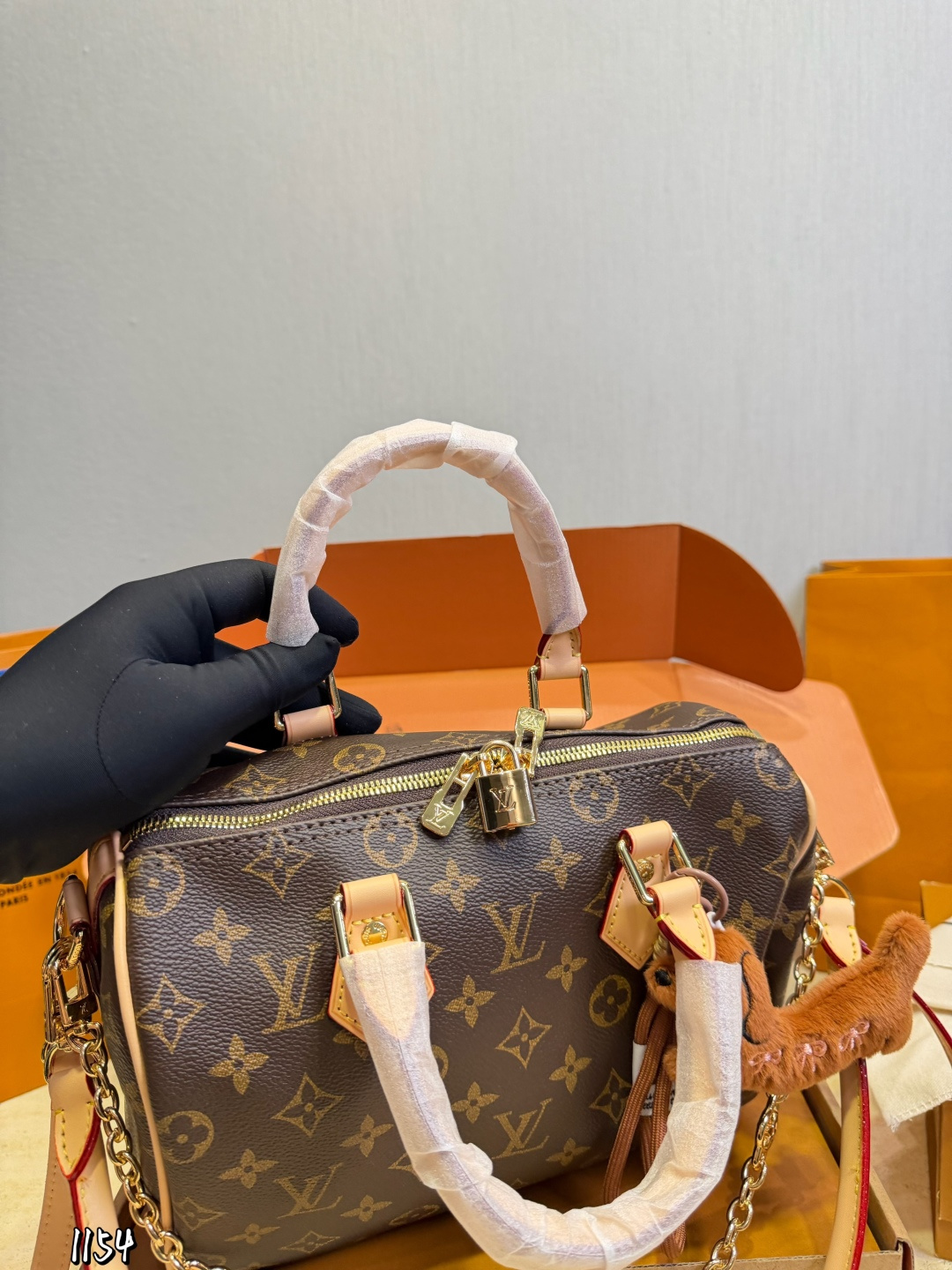 LV Speedy Bandoulière leather crossbody bag - Image 6