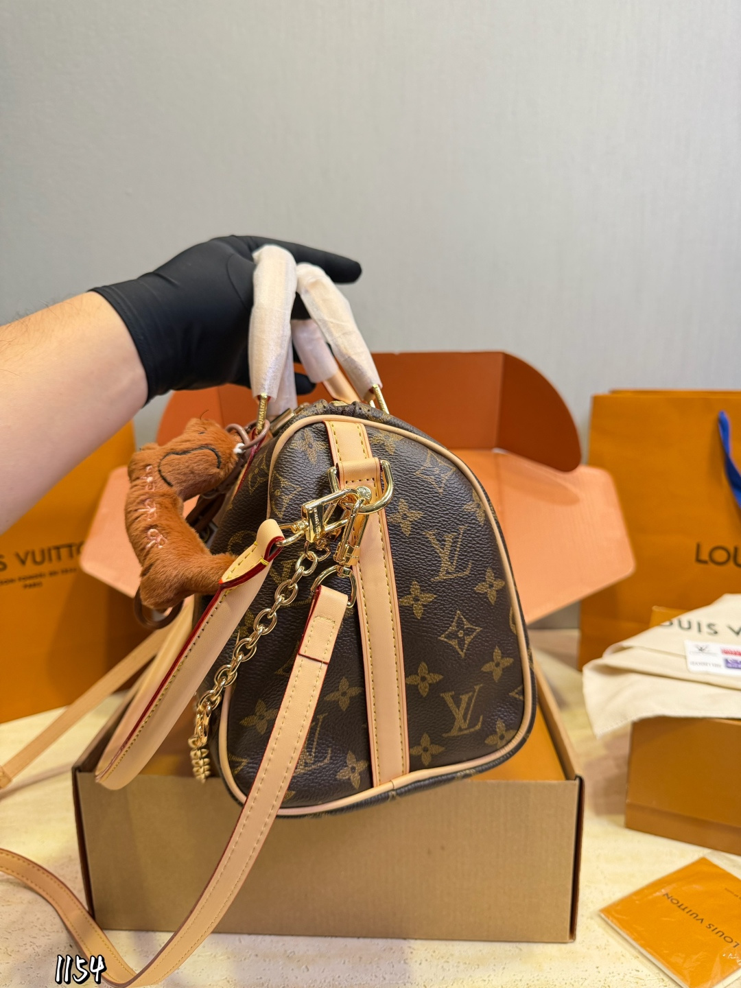 LV Speedy Bandoulière leather crossbody bag - Image 7