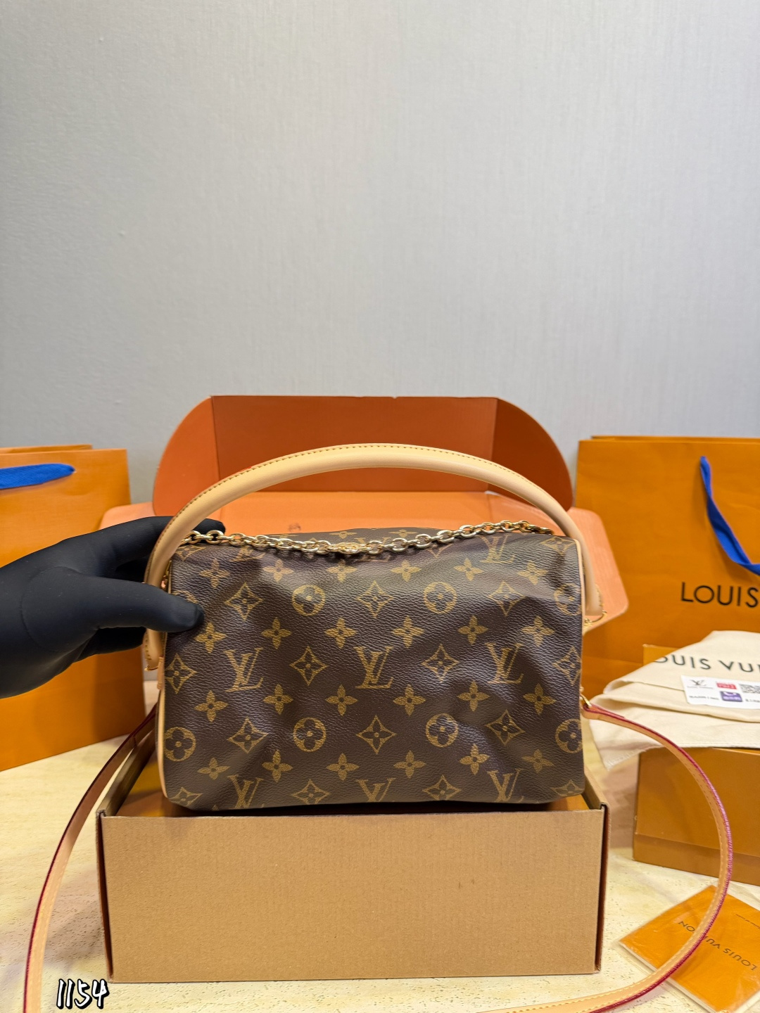 LV Speedy Bandoulière leather crossbody bag - Image 2